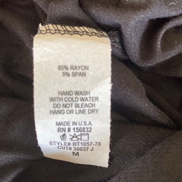 Sequined Lips Loose Fit Top in Black - Picture 7 of 8